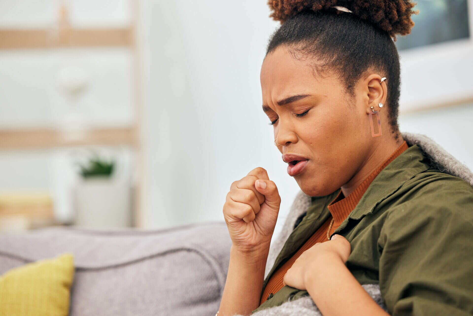woman showing symptoms of mold exposure